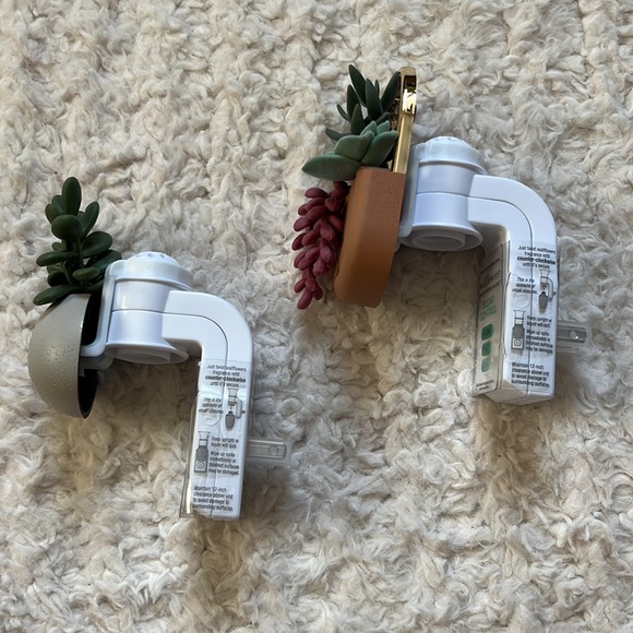 2 Bath & Body Works Wallflowers - Picture 3 of 5